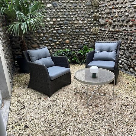 Le Patio : Appartement Chic 3 Chambres Au Coeur De Pau Exterior photo
